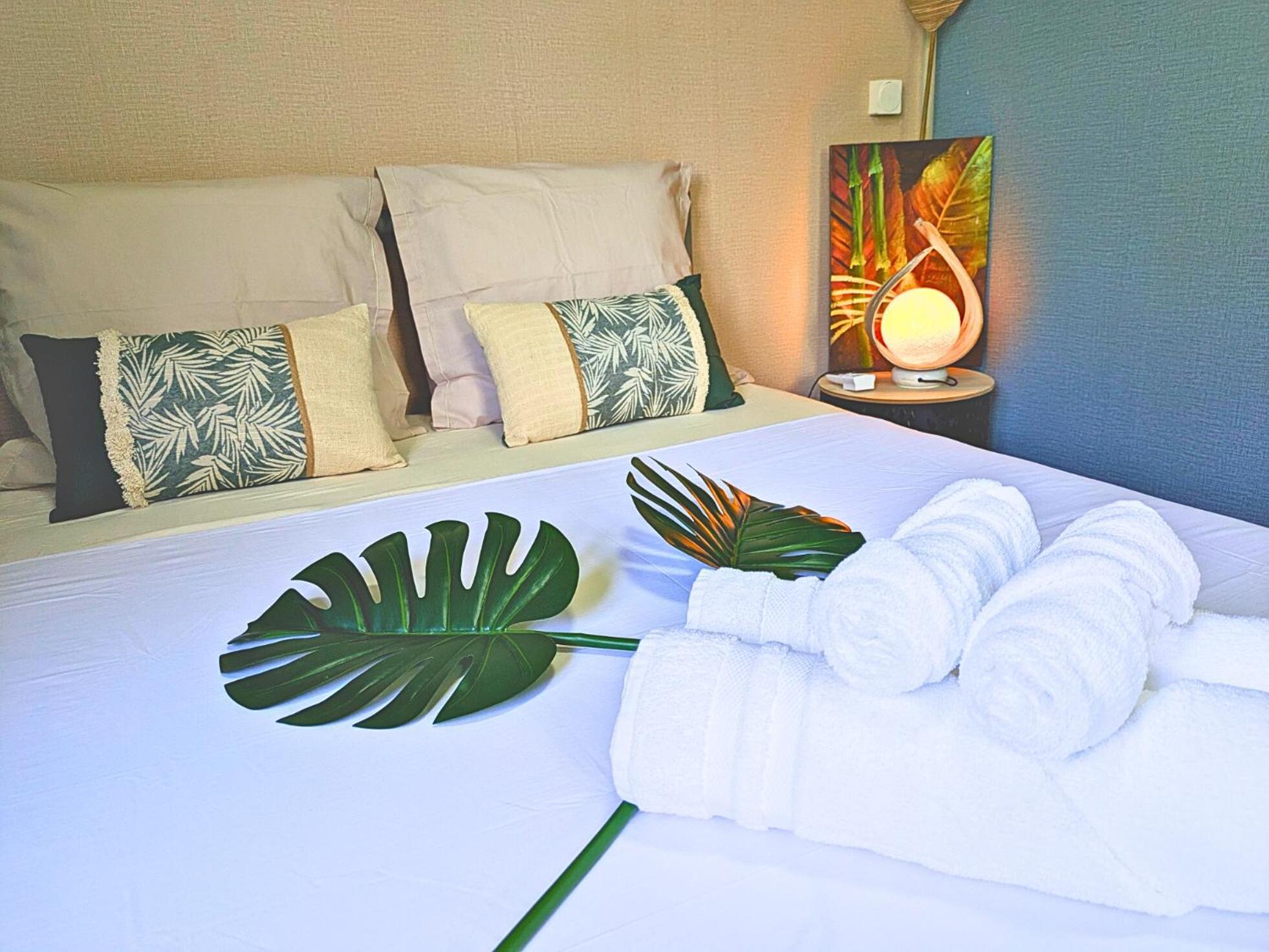 Natura Om Teahupoo Surf Lodge Toanoano Esterno foto