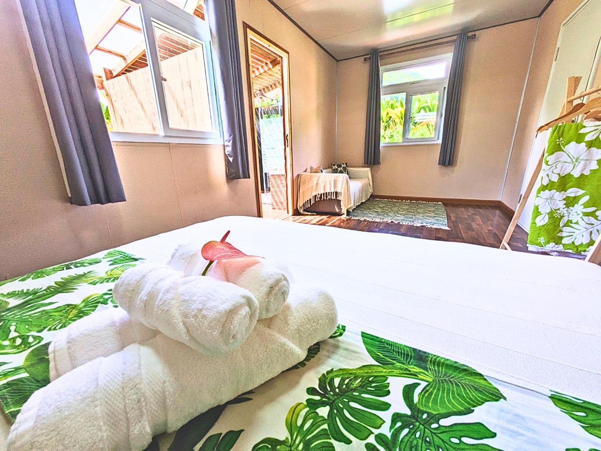 Natura Om Teahupoo Surf Lodge Toanoano Esterno foto