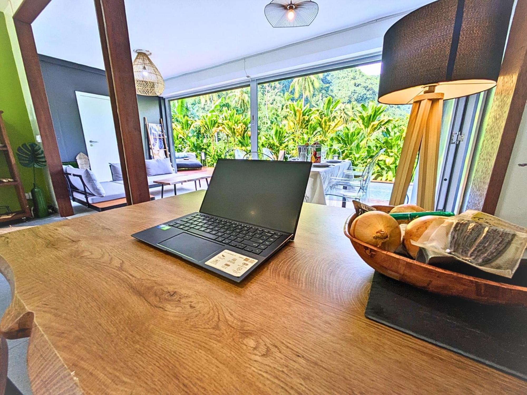 Natura Om Teahupoo Surf Lodge Toanoano Esterno foto