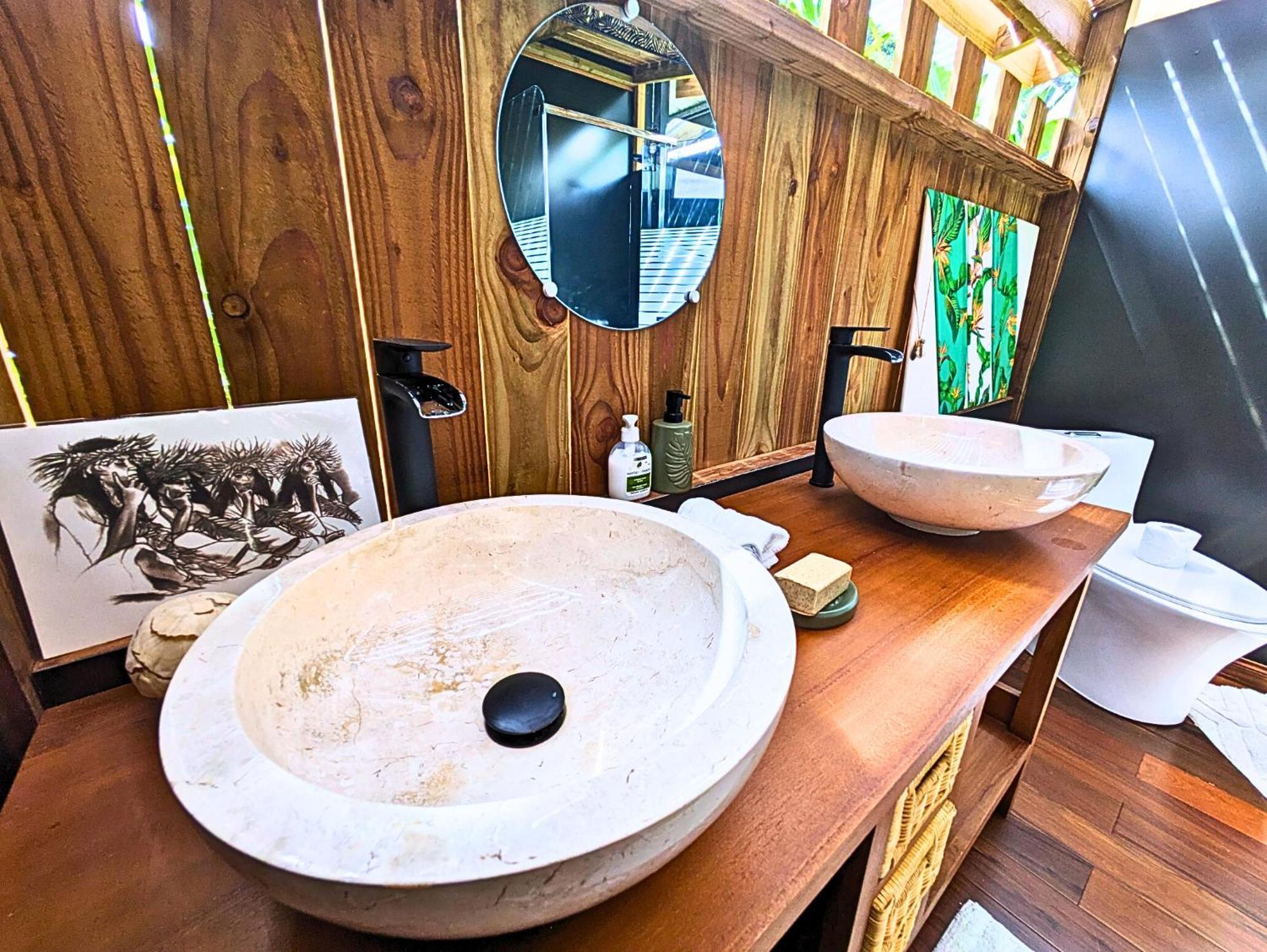 Natura Om Teahupoo Surf Lodge Toanoano Esterno foto