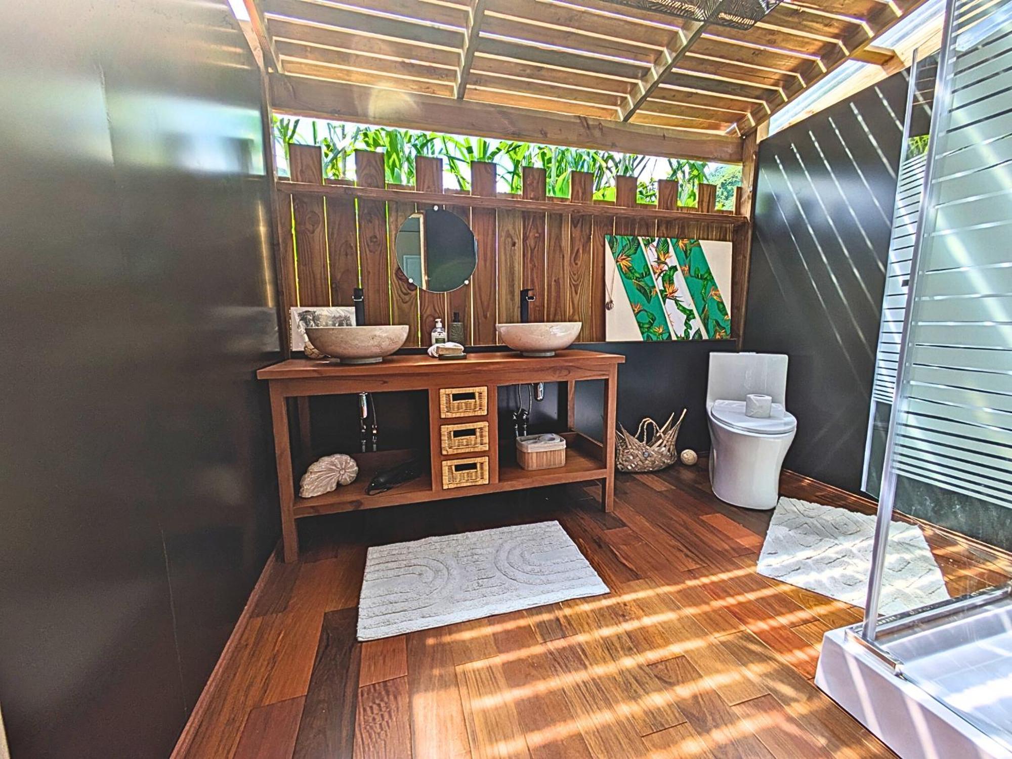 Natura Om Teahupoo Surf Lodge Toanoano Esterno foto