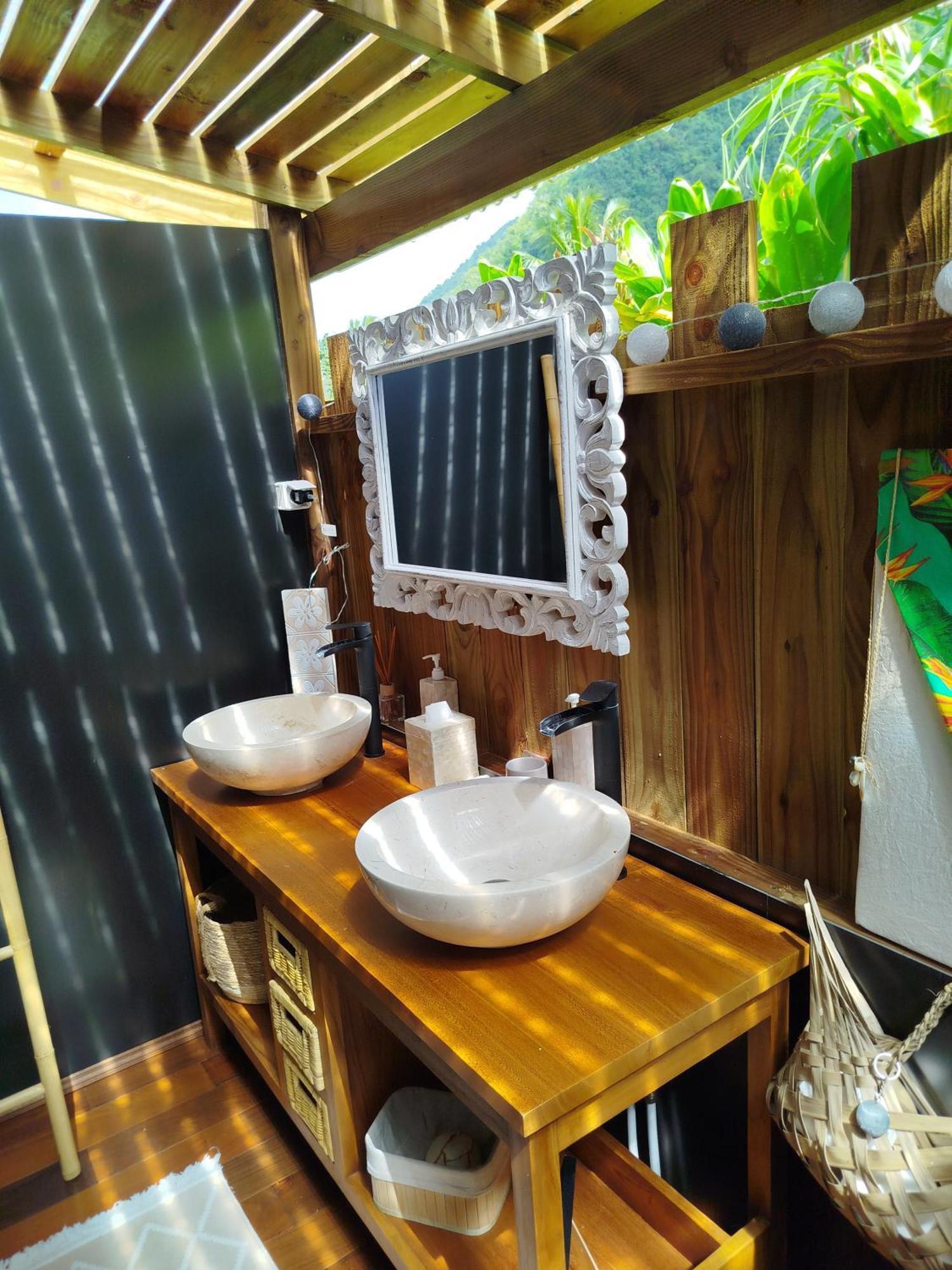 Natura Om Teahupoo Surf Lodge Toanoano Esterno foto