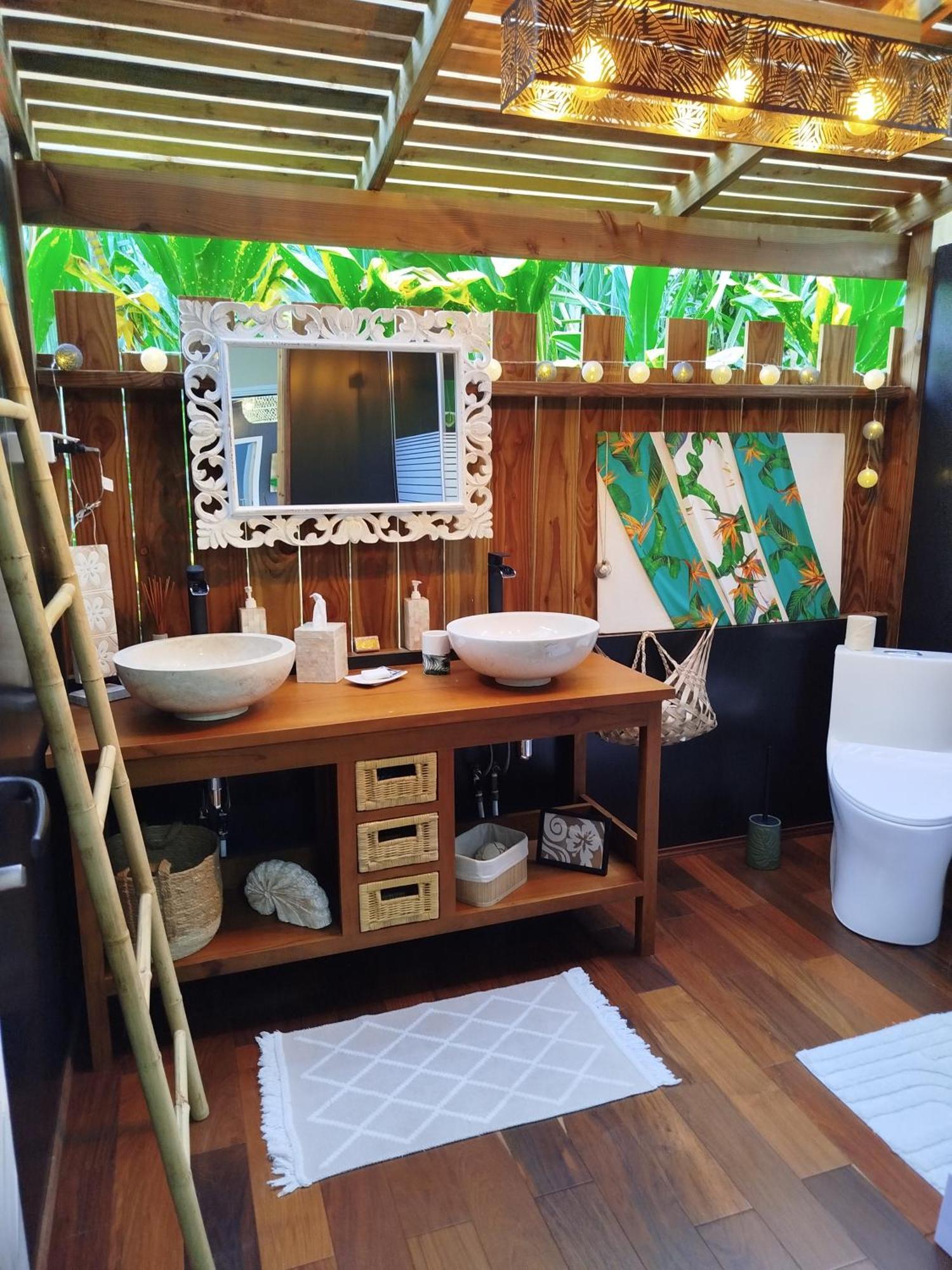 Natura Om Teahupoo Surf Lodge Toanoano Esterno foto