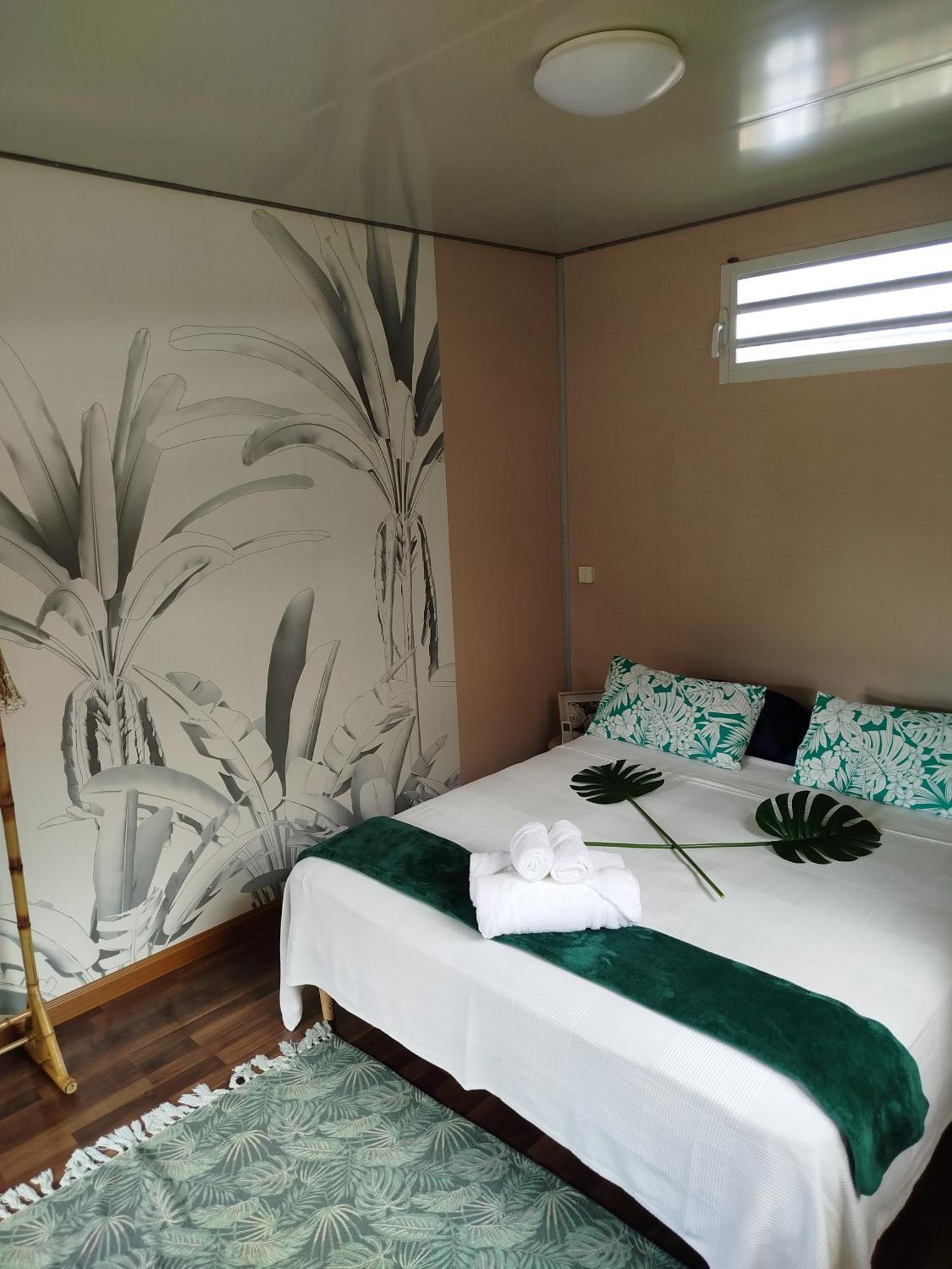 Natura Om Teahupoo Surf Lodge Toanoano Esterno foto